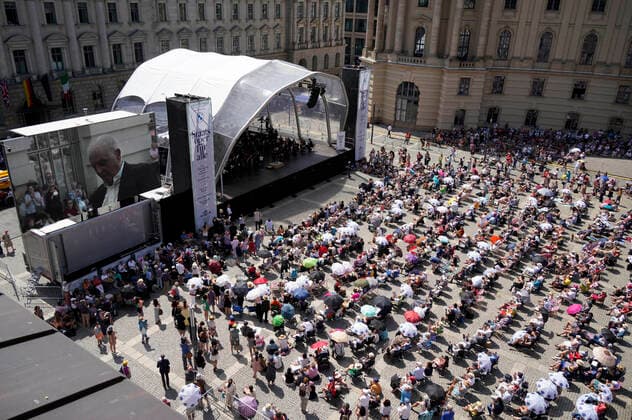 State Opera for All 2022 Event with works by Schumann and Tchaikovsky live on Bebelplatz Berlin, 19 06 2022 Foto:xT.xBartillax xFuturexImage