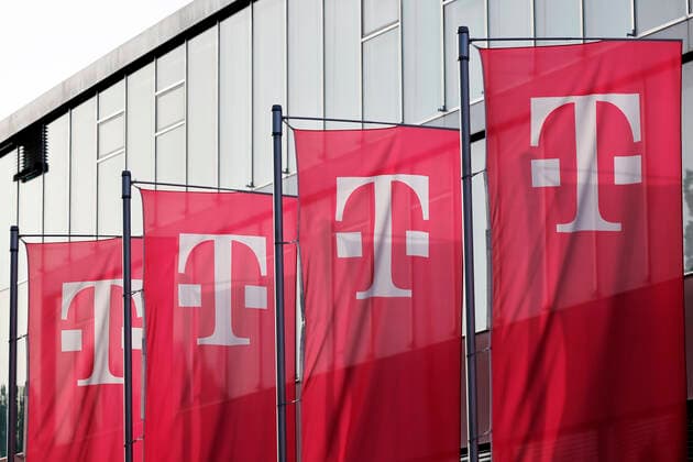 Telekom logo at the headquarters of T Mobile Hotspot GmbH on the banks of the Rhine in Bonn The Bonn-based group supplies more than 40 million people in Germany with 5G Topic image, symbol image Cologne, 18 06 2022 NRW Germany Copyright: xChristophxHardtx