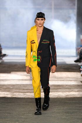 June 19, 2022, Milan, Italy: A model wears a creation by Moschino at the Milan Fashion show, Milan, Italy, 19 June 2022. ANSA Max Montingelli - Press Office Milan Italy  - ZUMAa110 20220619_zaf_a110_023 Copyright: xMaxxMontingellix-xPressxOfficexHx