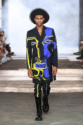 June 19, 2022, Milan, Italy: A model wears a creation by Moschino at the Milan Fashion show, Milan, Italy, 19 June 2022. ANSA Max Montingelli - Press Office Milan Italy - ZUMAa110 20220619_zaf_a110_021 Copyright: xMaxxMontingellix-xPressxOfficexHx