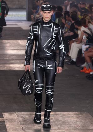 June 19, 2022, MILAN, ITALY: Model presents creation from the Spring Summer 2023 menswear collection by Moschino during the Milan Men s Fashion Week, in Milan, Italy, 19 June 2022. The Milano Moda Uomo displays Spring Summer 2023 collections and runs from 17 to 21 June. .ANSA MATTEO BAZZI MILAN ITALY - ZUMAa110 20220619_zaf_a110_029 Copyright: xMatteoxBazzix