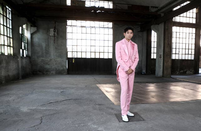 June 19, 2022, MILAN, ITALY: A guest poses for a photographer before the Spring Summer 2023 menswear collection by Moschino during the Milan Men s Fashion Week, in Milan, Italy, 19 June 2022. The Milano Moda Uomo displays Spring Summer 2023 collections and runs from 17 to 21 June. .ANSA MATTEO BAZZI MILAN ITALY  - ZUMAa110 20220619_zaf_a110_030 Copyright: xMatteoxBazzix
