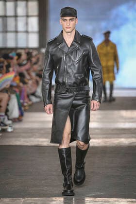 Milan, Milan Fashion Week, men s spring summer 2023. Milan, Men s fashion, spring summer 2023. MOSCHINO fashion show catwalk Pictured: model  Copyright: xBlufotox xipa-agency.netx xModaxMilanox