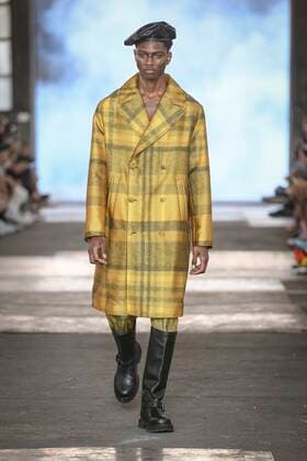 Milan, Milan Fashion Week, men s spring summer 2023. Milan, Men s fashion, spring summer 2023. MOSCHINO fashion show catwalk Pictured: model  Copyright: xBlufotox xipa-agency.netx xModaxMilanox
