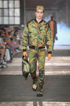Milan, Milan Fashion Week, men s spring summer 2023. Milan, Men s fashion, spring summer 2023. MOSCHINO fashion show catwalk Pictured: model  Copyright: xBlufotox xipa-agency.netx xModaxMilanox