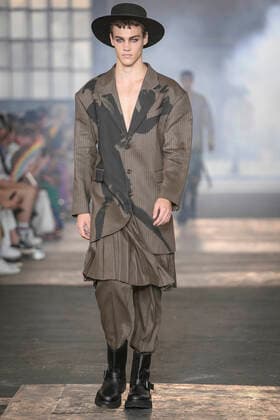 Milan, Milan Fashion Week, men s spring summer 2023. Milan, Men s fashion, spring summer 2023. MOSCHINO fashion show catwalk Pictured: model  Copyright: xBlufotox xipa-agency.netx xModaxMilanox