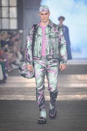 Milan, Milan Fashion Week, men s spring summer 2023. Milan, Men s fashion, spring summer 2023. MOSCHINO fashion show catwalk Pictured: model  Copyright: xBlufotox xipa-agency.netx xModaxMilanox