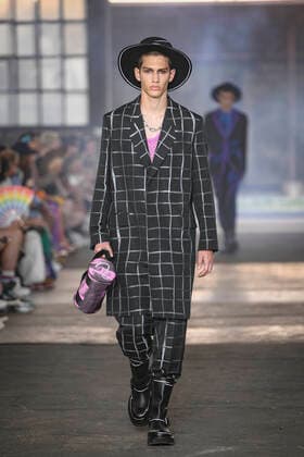 Milan, Milan Fashion Week, men s spring summer 2023. Milan, Men s fashion, spring summer 2023. MOSCHINO fashion show catwalk Pictured: model  Copyright: xBlufotox xipa-agency.netx xModaxMilanox