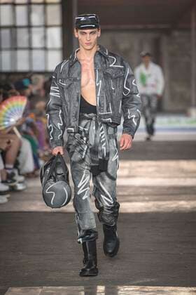 Milan, Milan Fashion Week, men s spring summer 2023. Milan, Men s fashion, spring summer 2023. MOSCHINO fashion show catwalk Pictured: model  Copyright: xBlufotox xipa-agency.netx xModaxMilanox