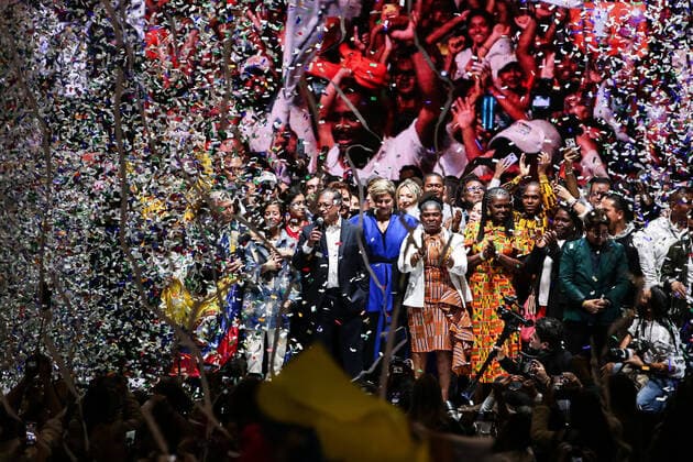 Bilder des Jahres 2022, News 06 Juni News Bilder des Tages (220620) -- BOGOTA, June 20, 2022 -- Gustavo Petro, presidential candidate of the leftist Historic Pact for Colombia coalition, celebrates with his running mate Francia Marquez after winning the Colombian presidential elections in Bogota, Colombia, June 19, 2022. Gustavo Petro was elected president of Colombia on Sunday after defeating independent candidate Rodolfo Hernandez in the second round of elections in a very close race, the state-run National Civil Registry reported. (Photo by Xinhua) COLOMBIA-BOGOTA-PRESIDENTIAL ELECTION JhonxHeaverxPaz 