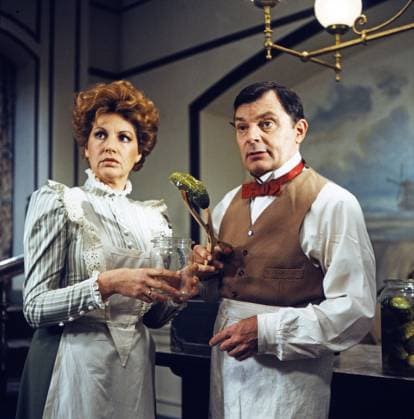 Das waren noch Zeiten Das waren noch Zeiten - Kleine Geschichten von Kalke & Söhne, Fernsehfilm, Deutschland 1981, Regie: Wolfgang Schleif, Darsteller: Johanna von Koczian, Peer Schmidt, Deutschland Copyright: ArthurxGrimm UnitedArchives82008040 EDITORIAL USE ONLY