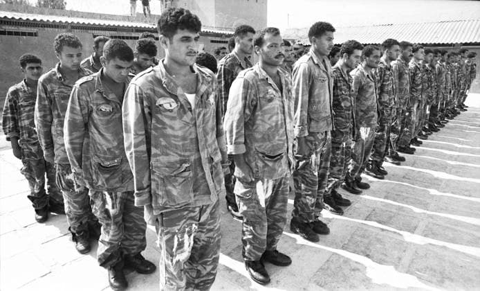 Gefangene aegyptische Soldaten in einem Kriegsgefangenenlager in Atlit, zum Appell angetreten, waehrend des Jom Kippur-Kriegs, der Jom-Kippur-Krieg zwischen Israel und den arabischen Staaten Aegypten, Jordanien und Syrien dauerte vom 6. Oktober bis zum 25. Oktober 1973, *** Captured Egyptian soldiers in a POW camp in Atlit, lined up for roll call, during the Yom Kippur War, the Yom Kippur War between Israel and the Arab states of Egypt, Jordan and Syria lasted from October 6 to October 25, 1973,