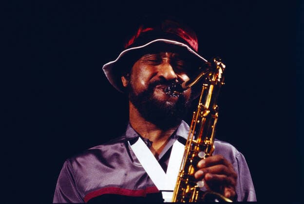 SONNY ROLLINS Sonny Rollins, auch Theodore Walter Rollins, berühmter Jazz-Musiker, amerikanischer Tenorsaxophonist, Komponist des Modern Jazz, hier bei einem Auftritt in Deutschland, 1981. Sonny Rollins, also Theodore Walter Rollins, famous Jazz musician, American Tenor saxophone player, composer of the Modern Jazz, performance in Germany, 1981., Deutschland Copyright: kpa UnitedArchives55023911 EDITORIAL USE ONLY