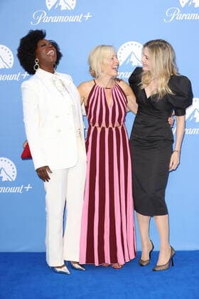 Bilder des Jahres 2022, Entertainment 06 Juni Entertainment Themen der Woche KW25 Entertainment Bilder des Tages . 20 06 2022. London, United Kingdom. First Ladies ¦. Viola Davis, Gillian Anderson and Michelle Pfeiffer arriving at the Paramount + launch event in London.  xStephenxLockx xi-Imagesx IIM-23534-0024