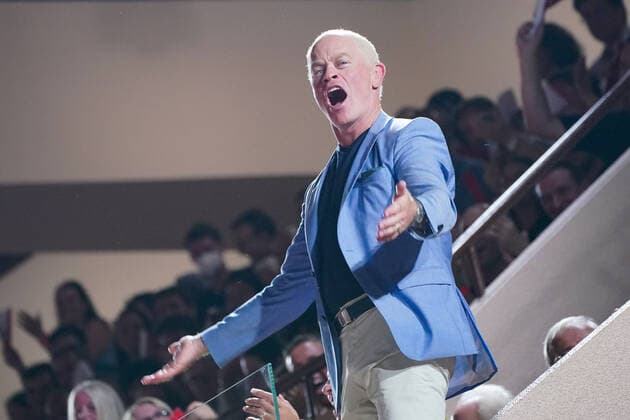 Promis besuchen Basketballspiel in Monaco Neal McDonough (acteur) CELEBRITES : Monaco vs ASVEL - Betclic Elite - Finale Match 3 - Monaco - 20 06 2022 NorbertScanella Panoramic 