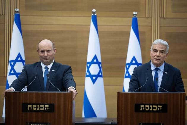 News Themen der Woche KW25 News Bilder des Tages (220620) -- JERUSALEM, June 20, 2022 -- Israeli Prime Minister Naftali Bennett (L) and Alternate Prime Minister Yair Lapid make a joint statement to the press in Jerusalem, on June 20, 2022. Israel s fragile coalition government will vote to dissolve the parliament next week, announced Israel s Prime Minister s Office on Monday, sending the country to the fifth elections in three years. ( via Xinhua) MIDEAST-JERUSALEM-ISRAEL-NEW ELECTIONS JINI 