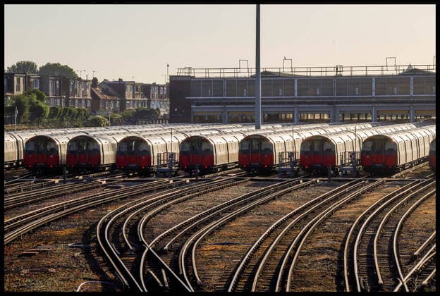 Bilder des Jahres 2022, News 06 Juni News Themen der Woche KW25 News Bilder des Tages Bahnstreik in Großbritannien . 21 06 2022. London, United Kingdom. National Rail Strike. Piccadilly Line trains at Norhfields depot on the first day of three planned days of national rail strikes over pay, conditions and job security.  xMartynxWheatleyx xi-Imagesx IIM-23536-0007