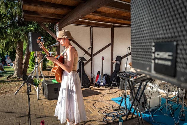Berlin Pankow OT Prenzlauer Berg Fete de la Musique in Bornholmer Gärten , Bornholm 125 21 06 2022 Berlin