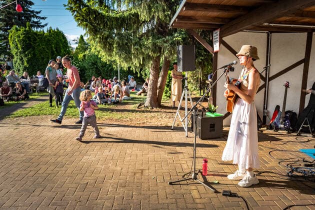 Berlin Pankow OT Prenzlauer Berg Fete de la Musique in Bornholmer Gärten , Bornholm 125 21 06 2022 Berlin