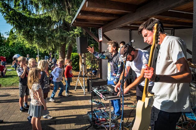 Berlin Pankow OT Prenzlauer Berg Fete de la Musique in Bornholmer Gärten , Bornholm 125 21 06 2022 Berlin