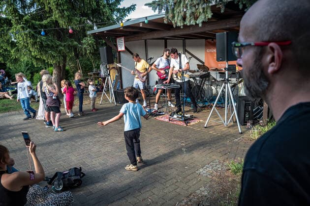 Berlin Pankow OT Prenzlauer Berg Fete de la Musique in Bornholmer Gärten , Bornholm 125 21 06 2022 Berlin