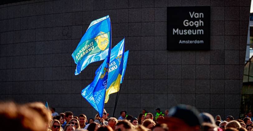 2022 06 21 19 42 58 AMSTERDAM Audience during a benefit rally for Ukraine on the Museumplein The event is an initiative of the Ukrainian Ministries of Culture and Foreign Affairs ANP LEVIN DEN BOER netherlands out belgium out  Copyright: xx x450740370x originalFilename: 450740370.jpg