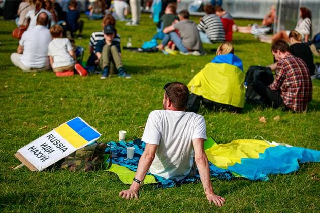 2022 06 21 18 53 51 AMSTERDAM Audience during a benefit rally for Ukraine on the Museumplein The event is an initiative of the Ukrainian Ministries of Culture and Foreign Affairs ANP LEVIN DEN BOER netherlands out belgium out  Copyright: xx x450740435x originalFilename: 450740435.jpg