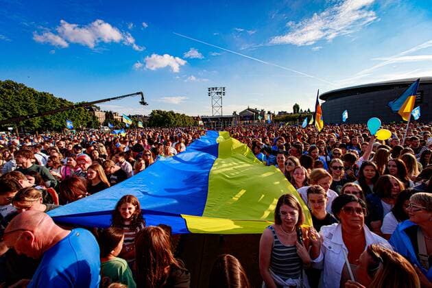 2022 06 21 19 48 17 AMSTERDAM Audience during a benefit rally for Ukraine on the Museumplein The event is an initiative of the Ukrainian Ministries of Culture and Foreign Affairs ANP LEVIN DEN BOER netherlands out belgium out  Copyright: xx x450740455x originalFilename: 450740455.jpg