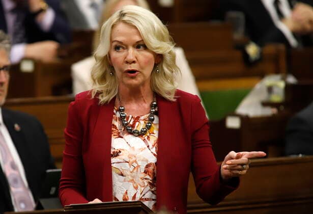 June 21, 2022, Ottawa, ON, Canada: Interim Conservative leader Candice Bergen rises during Question Period in the House of Commons on Parliament Hill in Ottawa on Tuesday, June 21, 2022. Ottawa Canada  - ZUMAc35_ 20220621_zaf_c35_065 Copyright: xPatrickxDoylex