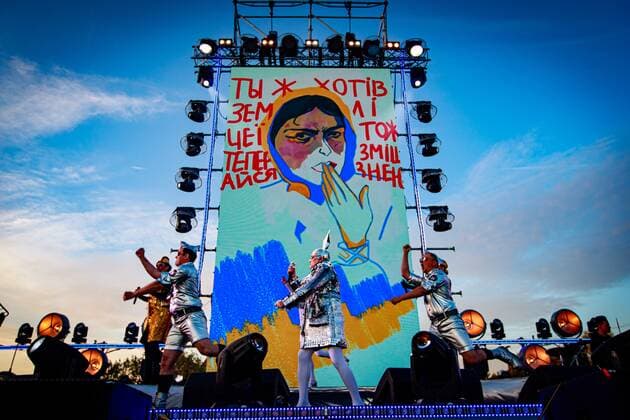 2022 06 21 21 30 41 AMSTERDAM XXX performs during a benefit rally for Ukraine on the Museumplein The event is an initiative of the Ukrainian Ministries of Culture and Foreign Affairs ANP LEVIN DEN BOER netherlands out belgium out  Copyright: xx x450743086x originalFilename: 450743086.jpg