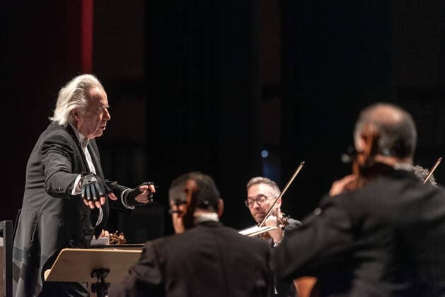 Brasilien, Konzert am Geburtstag von Joao Carlos Martins SÃO PAULO, SP - 21.06.2022: JOÃO CARLOS MARTINS COMEMORA 82 ANOS - This Tuesday (21), during the 82 Years of Music presentation, which is part of the 2022 Concert Season, the renowned pianist and conductor João Carlos Martins, who turns 82 years old in the same week, on the 25th, celebrated his 82nd birthday in a special concert with Orquestra Bachiana Filarmônica SESI-SP, at Teatro Bradesco, in São Paulo, with the special participation of tenor singers Jean Williams and soprano Karen Stephanie. x2223715x LuisxFrança