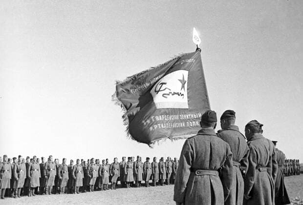 Presentation of the Guard Regiment Banner 881053 01.04.1943 Presentation of the Guard Regiment Banner. North Caucasus. The Great Patriotic War of 1941-1945. 1943 photograph. Alexey Sputnik Russia  Copyright: xAlexeyx
