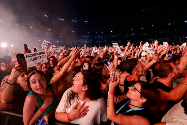 June 22, 2022, ROME, ITALY: Fans of Italian singer Marco Mengoni during his concert at the Olimpico stadium in Rome, Italy, 22 June 2022..ANSA FABIO FRUSTACI ROME ITALY - ZUMAa110 20220622_zaf_a110_120 Copyright: xFabioxFrustacix