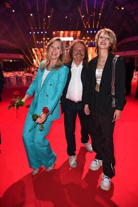 Leslie Mandoki, Franziska Reichenbacher with daughter Rosalie Reichenbacher at the 15 LEA Live Entertainment Award in the Festhalle in Frankfurt am Main on 22 06 2022