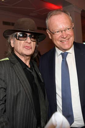 Udo Lindenberg and Stephan Weil at the award ceremony of the Lower Saxony State Prize 2022 to Eske Nannen and Otto Waalkes at the Hannover Congress Centrum Hannover, 22 06 2022 Foto:xC.xNiehausx xFuturexImage