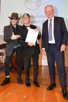 Udo Lindenberg, Otto Waalkes and Stephan Weil at the award ceremony of the Lower Saxony State Prize 2022 to Eske Nannen and Otto Waalkes at the Hannover Congress Centrum Hannover, 22 06 2022 Foto:xC.xNiehausx xFuturexImage