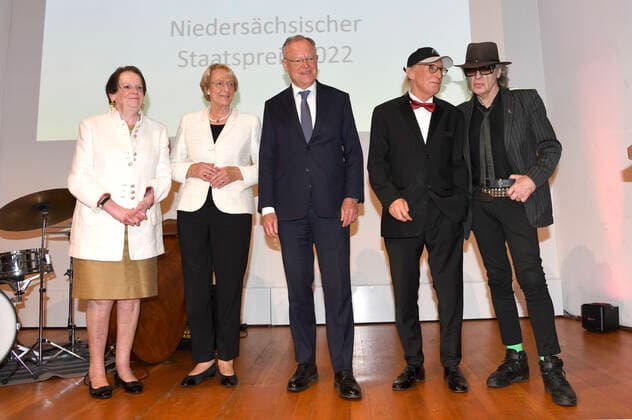 Karin Freifrau von Welck, Eske Nannen, Stephan Weil, Otto Waalkes and Udo Lindenberg at the award ceremony of the Lower Saxony State Prize 2022 to Eske Nannen and Otto Waalkes at the Hannover Congress Centrum Hannover, 22 06 2022 Foto:xC.xNiehausx xFuturexImage