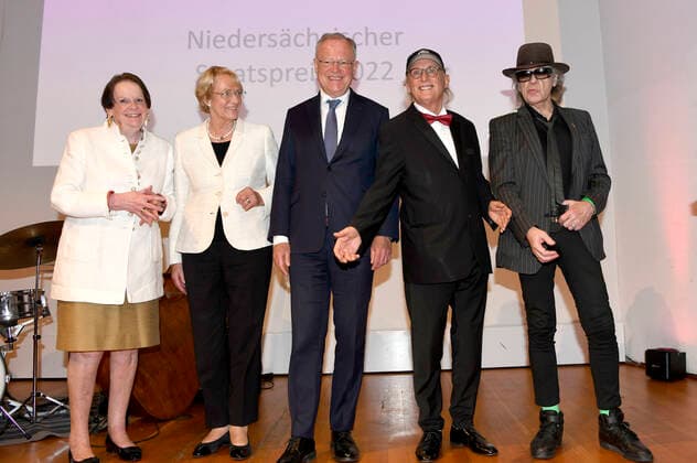 Karin Freifrau von Welck, Eske Nannen, Stephan Weil, Otto Waalkes and Udo Lindenberg at the award ceremony of the Lower Saxony State Prize 2022 to Eske Nannen and Otto Waalkes at the Hannover Congress Centrum Hannover, 22 06 2022 Foto:xC.xNiehausx xFuturexImage