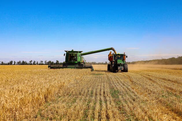 News Themen der Woche KW25 Ukraine, Getreideernte in der Region Odessa ODESA REGION, UKRAINE - JUNE 22, 2022 - A combine harvester collects grain crops in a field in Odesa Region, southern Ukraine. This photo cannot be distributed in the Russian Federation. Harvesting grain crops in Odesa Region  Copyright: xNinaxLiashonokx