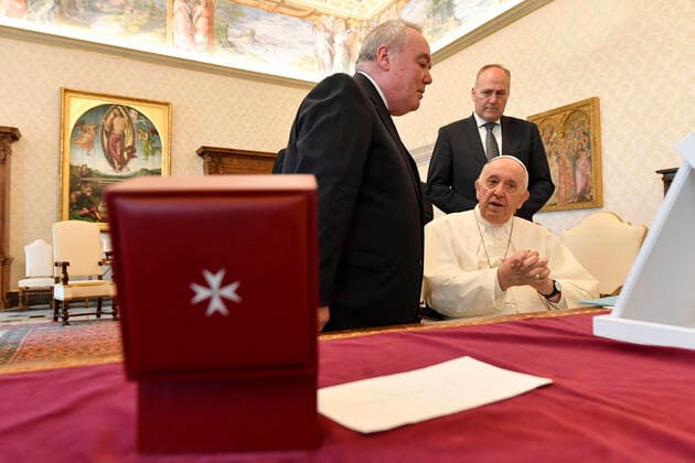 News Themen der Woche KW25 Italy, Rome, Vatican, 22 06 23 Pope Francis receives in audience H.E. Fra John T. Dunlap, Lieutenant Grand Master of the Sovereign Military Order of Malta, and Followed at Vatican Photograph by Vatican Media Catholic Press Photo. RESTRICTED TO EDITORIAL USE - NO MARKETING - NO ADVERTISING CAMPAIGNS  Copyright: xVATICANxMEDIAx xipa-agency.netx xVaticanxMediax