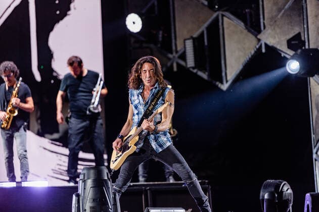 Vasco Rossi Konzert in Bari Vasco Rossi Concert In Bari The guitarist Stef Burns during the concert of the singer Vasco Rossi in Bari at the San Nicola stadium on June 22, 2022. Italian singer Vasco Rossi performs during the new tour at the S.Nicola stadium in Bari, Italy on June 23, 2022. For the first time after the reopening after the health emergency, 50,000 have filled the San Nicola stadium. Not only because four years have passed since Vasco Rossi s last concert in Bari, also because of the pandemic Bari Italy  Copyright: xDavidexPischettolax originalFilename: pischettola-notitle220622_npLPC.jpg