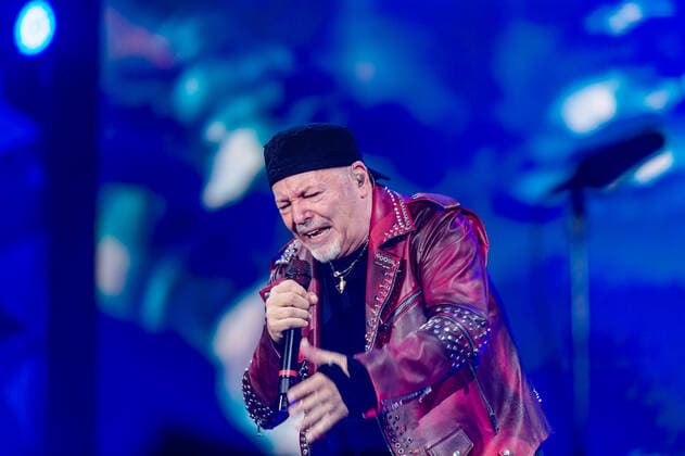 Vasco Rossi Konzert in Bari Vasco Rossi Concert In Bari The singer Vasco Rossi sings during the concert in Bari at the San Nicola stadium on June 22, 2022. Italian singer Vasco Rossi performs during the new tour at the S.Nicola stadium in Bari, Italy on June 23, 2022. For the first time after the reopening after the health emergency, 50,000 have filled the San Nicola stadium. Not only because four years have passed since Vasco Rossi s last concert in Bari, also because of the pandemic Bari Italy  Copyright: xDavidexPischettolax originalFilename: pischettola-notitle220622_np9lN.jpg
