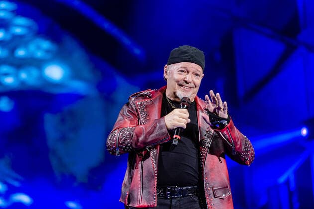 Vasco Rossi Konzert in Bari Vasco Rossi Concert In Bari The singer Vasco Rossi sings during the concert in Bari at the San Nicola stadium on June 22, 2022. Italian singer Vasco Rossi performs during the new tour at the S.Nicola stadium in Bari, Italy on June 23, 2022. For the first time after the reopening after the health emergency, 50,000 have filled the San Nicola stadium. Not only because four years have passed since Vasco Rossi s last concert in Bari, also because of the pandemic Bari Italy  Copyright: xDavidexPischettolax originalFilename: pischettola-notitle220622_npMSX.jpg