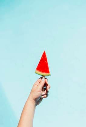 Hand of woman holding watermelon slice with pospsicle stick model released, Symbolfoto, EGHF00447