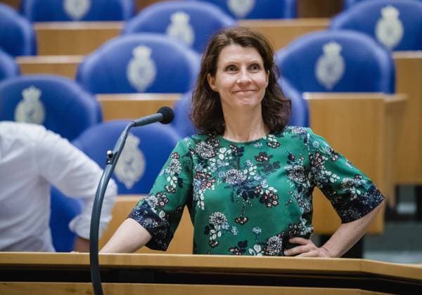 2022-06-23 19:59:09 THE HAGUE - Esther Ouwehand (PVDD) during a debate on nitrogen policy. Farmers have recently protested against the cabinet s plans, because they are particularly drastic for agriculture. ANP BART MAAT netherlands out - belgium out *** 2022 06 23 19 59 09 THE HAGUE Esther Ouwehand PVDD during a debate on nitrogen policy Farmers have recently protested against the cabinet s plans, because they are particularly drastic for agriculture ANP BART MAAT netherlands out belgium out  Copyright: xx x450827284x originalFilename: 450827284.jpg