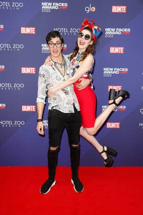 Bunte New Faces Award Film 2022 Klaudia Giez with boyfriend Felipe Simon on the red carpet at the Bunte New Faces Award ceremony at the Delphi Filmpalast am Zoo in Berlin Copyright: xEventpressxGolejewskix