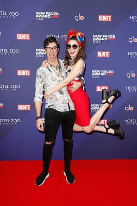 Bunte New Faces Award Film 2022 Klaudia Giez with boyfriend Felipe Simon on the red carpet at the Bunte New Faces Award ceremony at the Delphi Filmpalast am Zoo in Berlin Copyright: xEventpressxGolejewskix