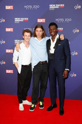 Bunte New Faces Award Film 2022 Jonas Holdenrieder, Milan Herms and Bless Amada on the red carpet at the Bunte New Faces Award ceremony at the Delphi Filmpalast am Zoo in Berlin Copyright: xEventpressxGolejewskix