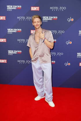 Bunte New Faces Award Film 2022 Timur Bartels on the red carpet at the Bunte New Faces Award ceremony at the Delphi Filmpalast am Zoo in Berlin Copyright: xEventpressxGolejewskix