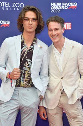 Tim Rasch with friend Robert Thiele at the Bunte New Faces Awards Film 2022 at the Delphi Filmpalast Berlin, 23 06 2022 Foto:xN.xKubelkax xFuturexImage